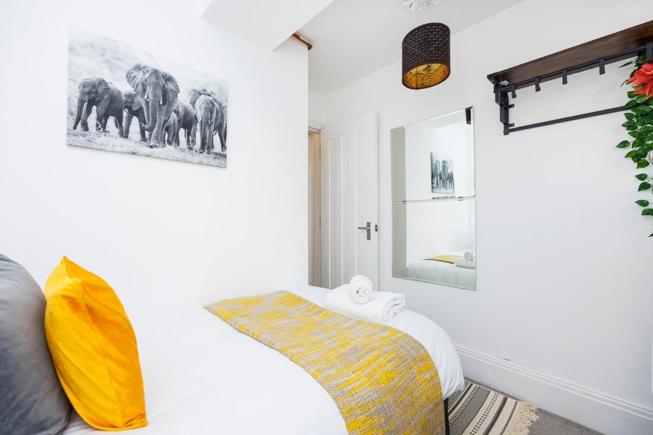 2 Bed Apartment London Exterior photo